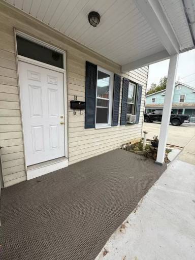 Main picture of 18 E Big Spring Ave