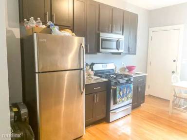 Main picture of 1407 W Addison St