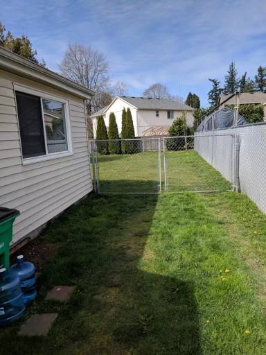 Main picture of 16443 SE Market St