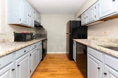 Main picture of 30 E Concord St