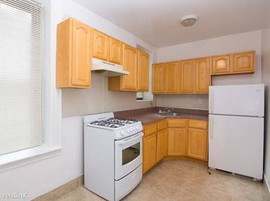 Main picture of 32 Lenox Rd