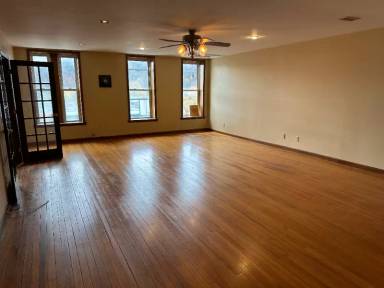 Main picture of 624 E Main St