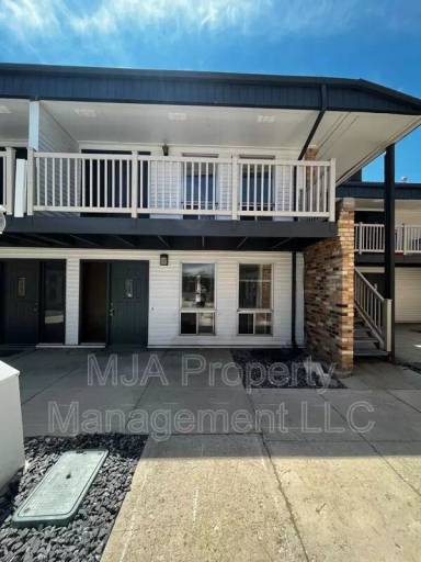 Main picture of 1165 Edgewood Dr