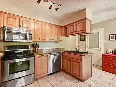 Main picture of 746 Live Oak Dr