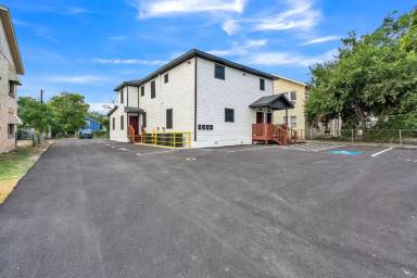 Main picture of 1506 W Woodlawn Ave