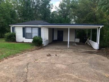 Main picture of 202 E Vaughn Ave