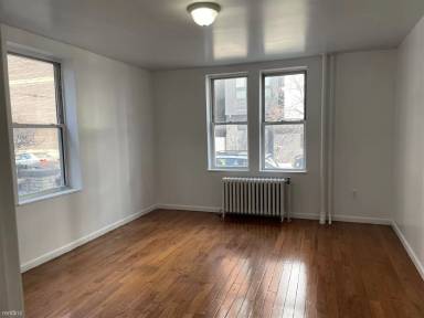 Main picture of 101 64th St