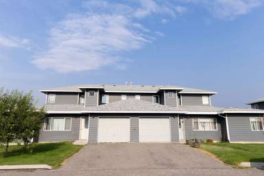 Main picture of Oak Street Town Homes