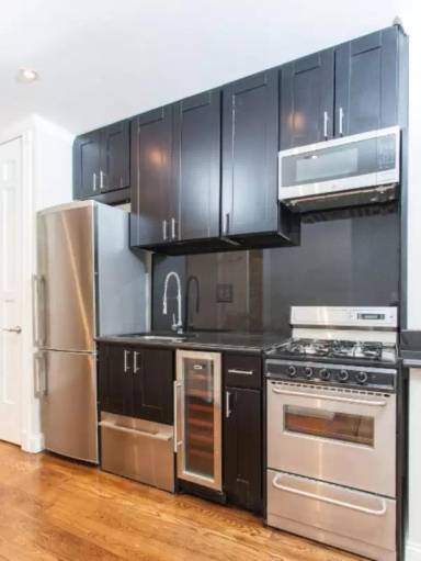 Main picture of 437 W 52nd St