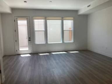 Main picture of 4300 Broadway St
