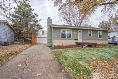 Main picture of 106 NE Grant St