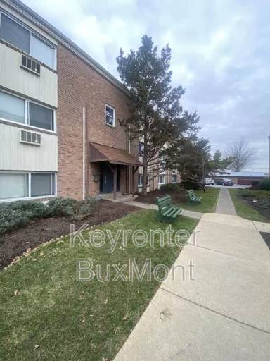 Main picture of 8125 W Chester Pike