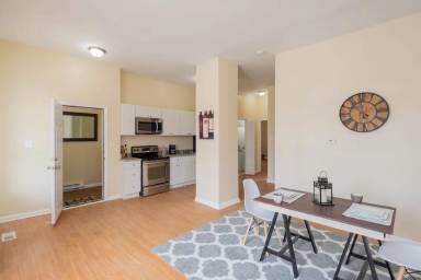 Main picture of 2724 Reisterstown Rd
