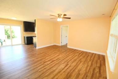 Main picture of 1465 Offenbacker Rd