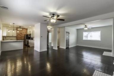 Main picture of 1021 Portland St