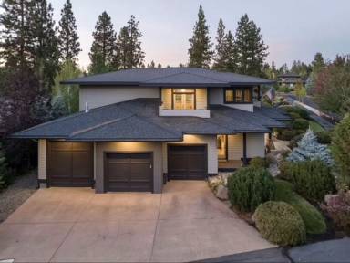 Main picture of 19062 Mt McLoughlin Ln