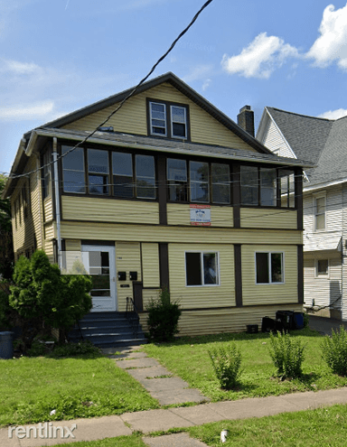 Main picture of 304 Maple St