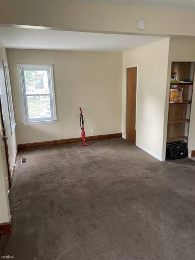 Main picture of 7043 Meadow Ave
