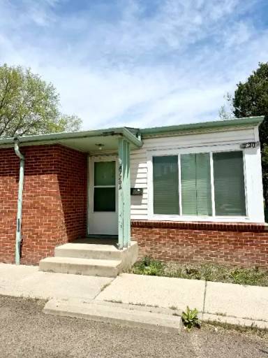 Main picture of 720 E 17th St Apt
