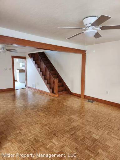 Main picture of 966 Wellington St