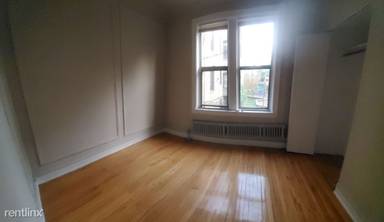Main picture of 1367 W Estes Ave