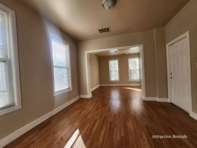 Main picture of 7927 S Parnell Ave