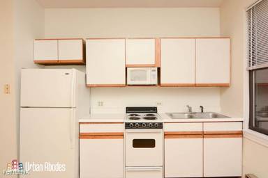 Main picture of 635 W Barry Ave