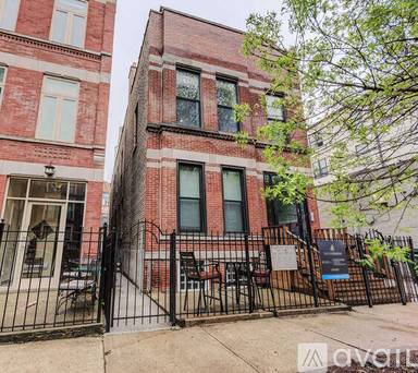 Main picture of 1116 N Hermitage Ave