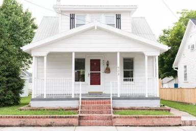Main picture of 923 Virginia Ave