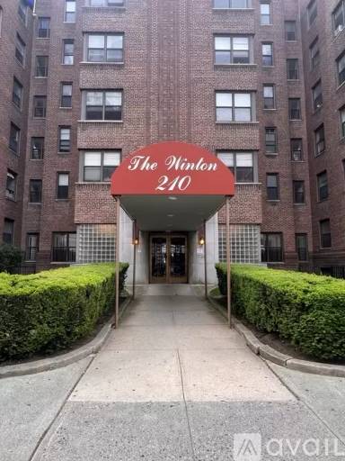 Main picture of 210 Martine Ave