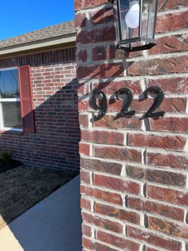 Main picture of 922 W Aiden Dr