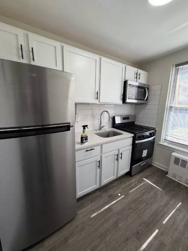 Main picture of 676 Park Ave