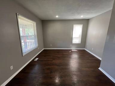 Main picture of 3421 E 24th St