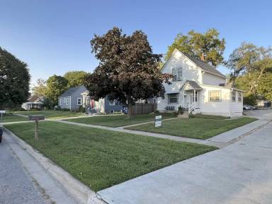 Main picture of 3818 S 47th St