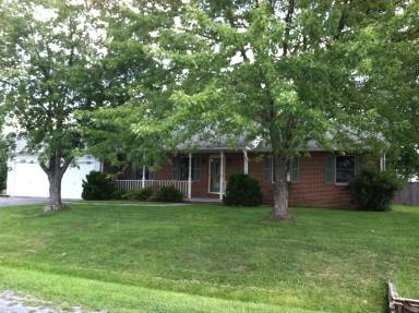 Main picture of 210 Robin Ave