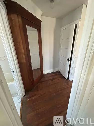 Main picture of 861 W 2nd St