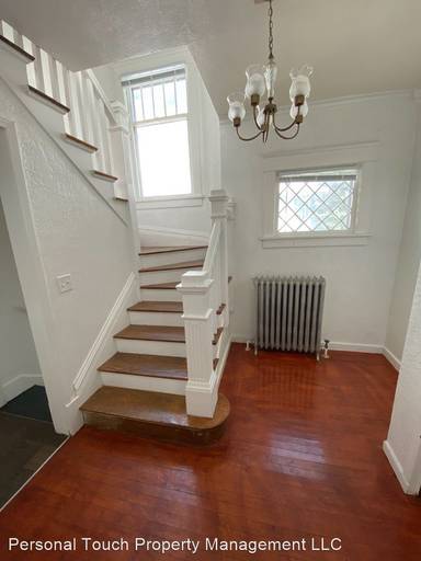 Main picture of 1026 University Dr N