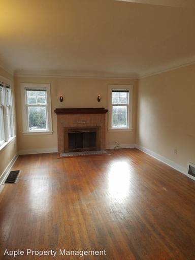 Main picture of 6003 27th Ave NE