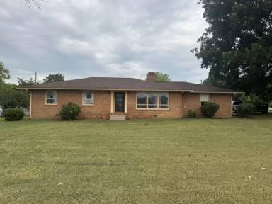 Main picture of 1409 Nashville Hwy