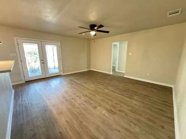 Main picture of 1001 Ronstan Dr