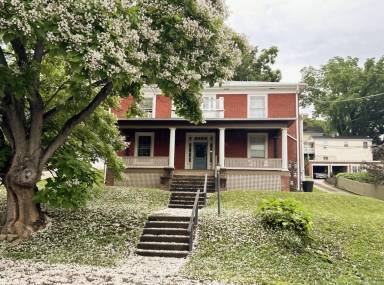 Main picture of 821 W Beverley St