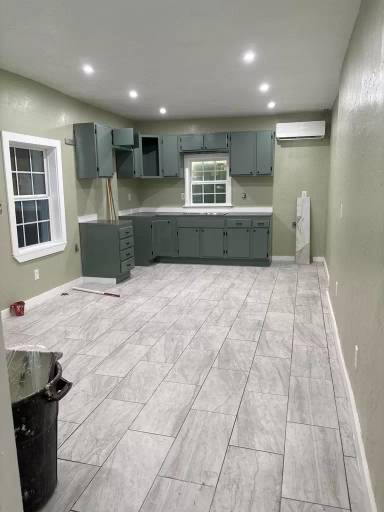 Main picture of 806 S Adams St