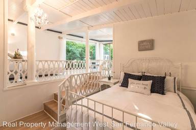 Main picture of 3690 Fredonia Dr