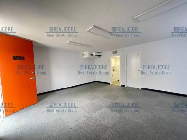 Main picture of 370 W 6th St