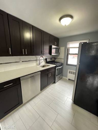 Main picture of 20 Clark St