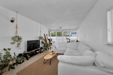 Main picture of 2539 S Bayshore Dr
