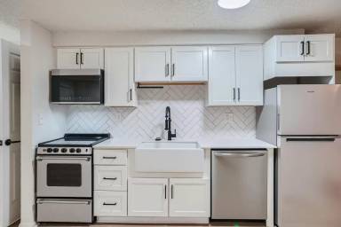 Main picture of 335 N Sherman St