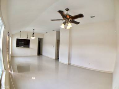 Main picture of 5401 N 17th St