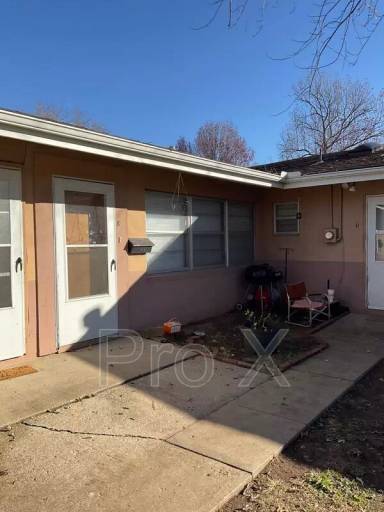 Main picture of 825 S Cherokee St