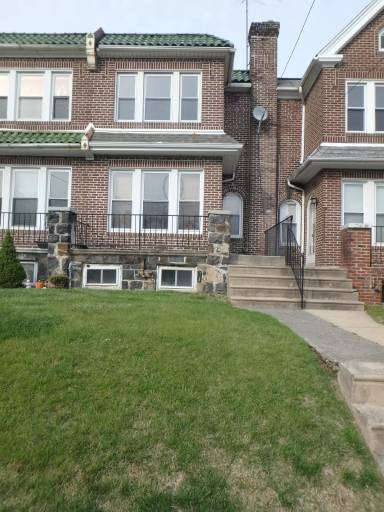 Main picture of 107 W 34th St